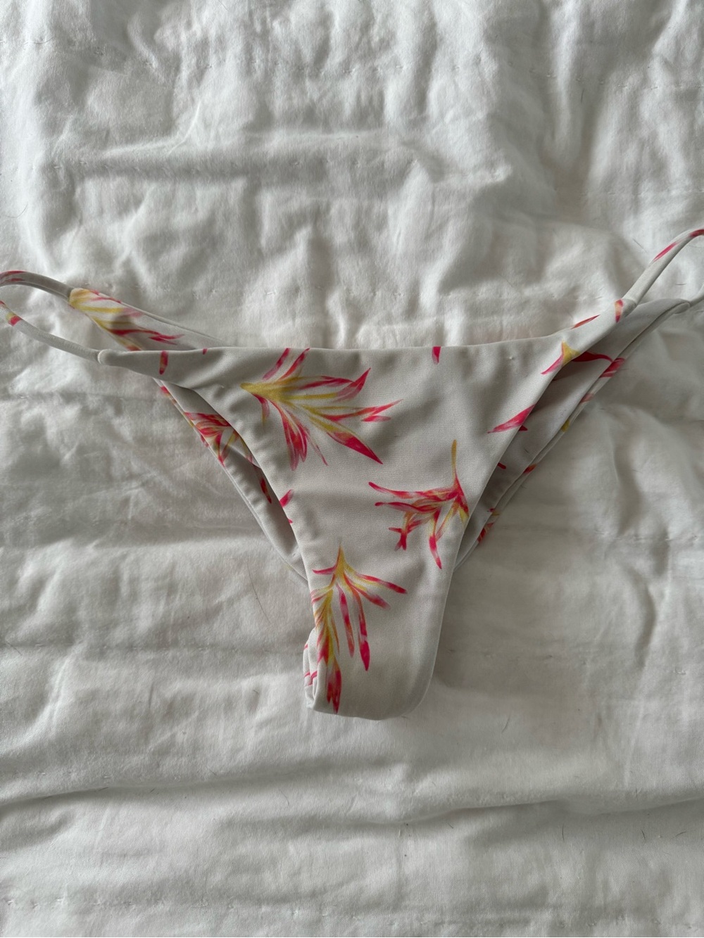 Stone Fox swim bottoms with flattering cinch. Size large but fits like small.